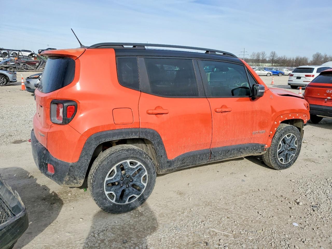2016 Jeep Renegade Trailhawk - Фото 3