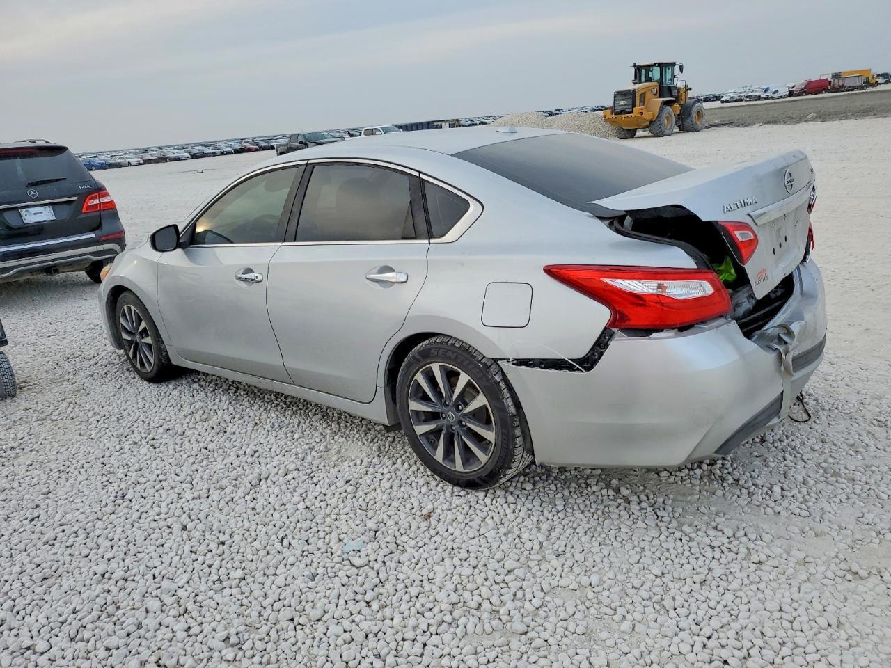 2017 Nissan Altima 2.5 - Image 2