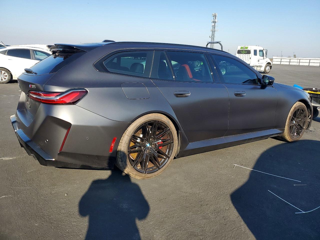 2025 BMW M5 Touring - Image 3