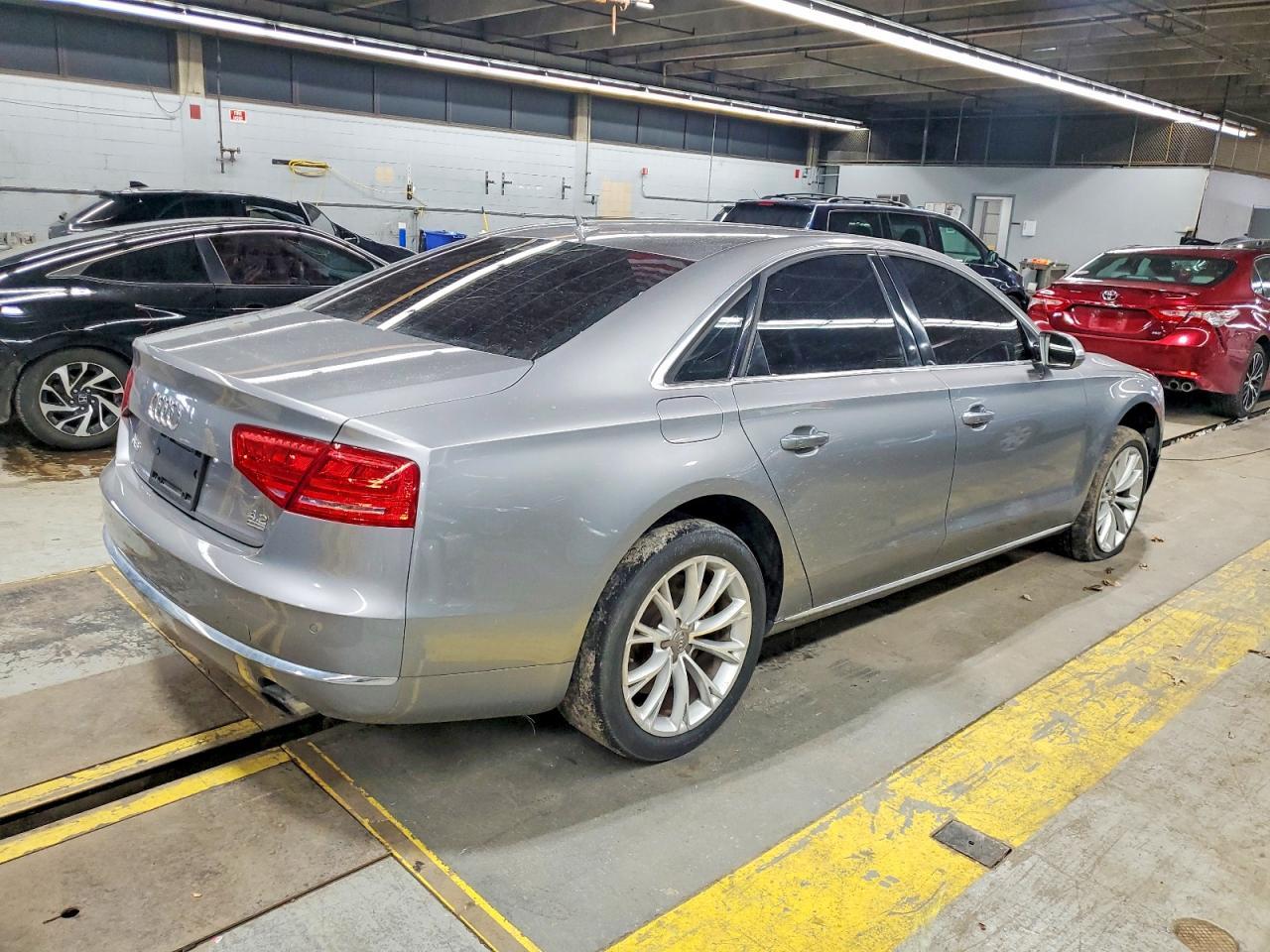 2011 Audi A8 Quattro - Фото 3