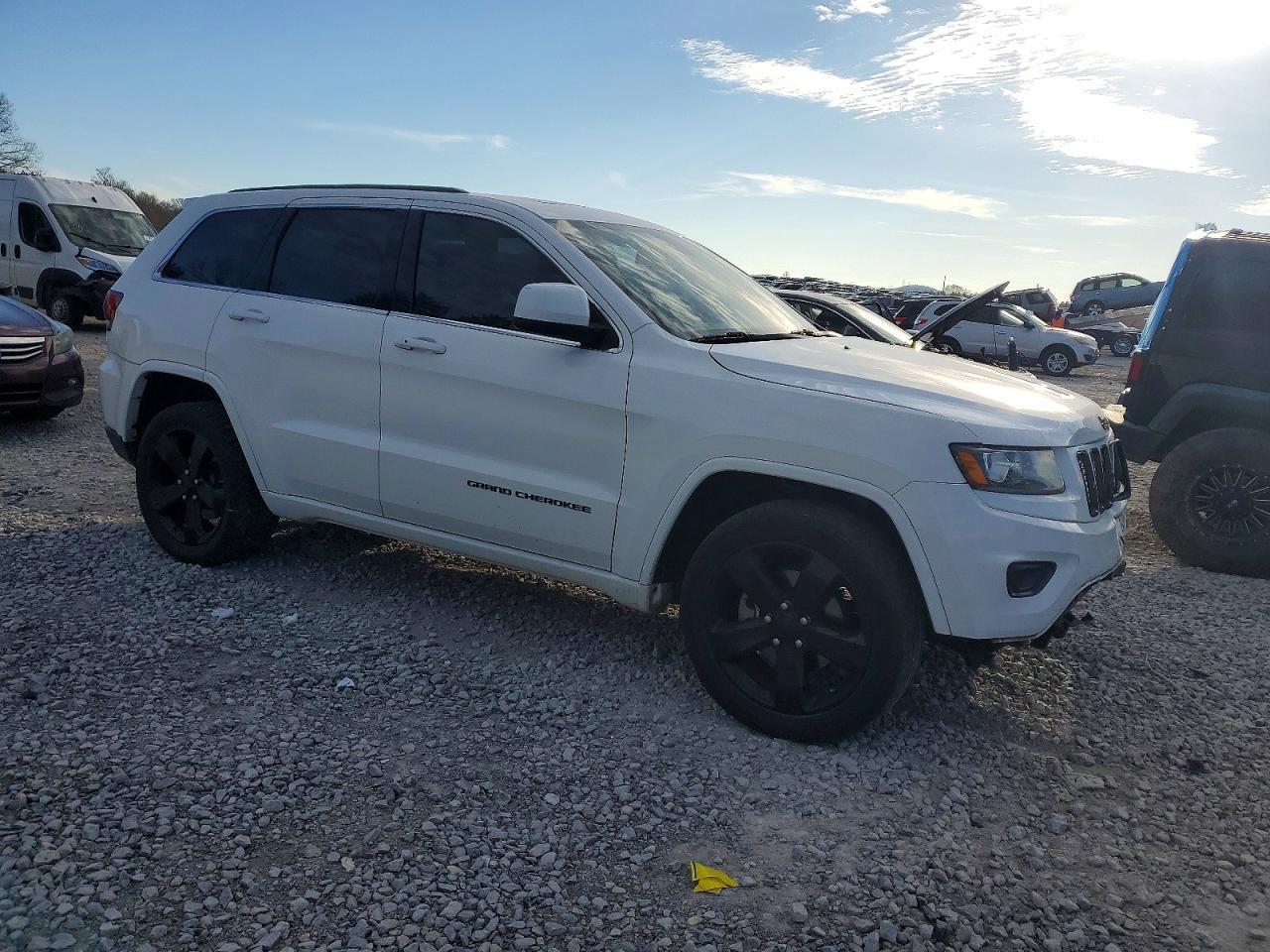 2015 Jeep Grand Cherokee Laredo - Image 4