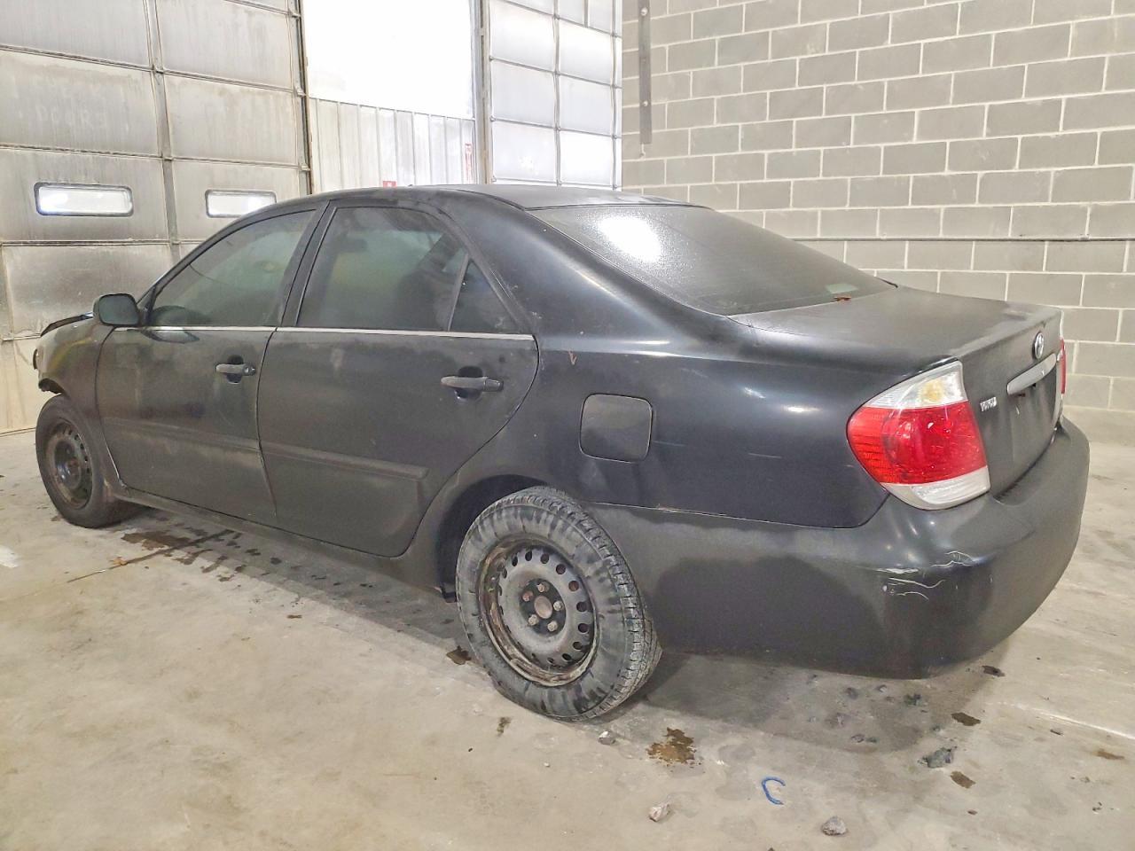 2005 Toyota Camry Le - Фото 2