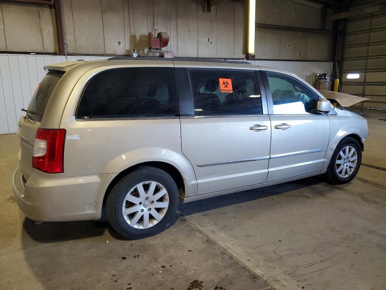 2015 Chrysler Town & Country Touring - Image 3