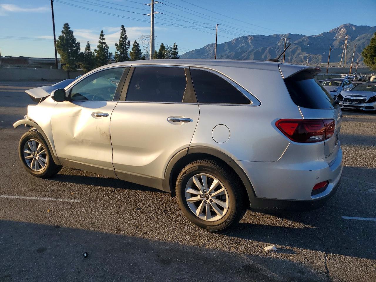 2019 Kia Sorento L - Image 2