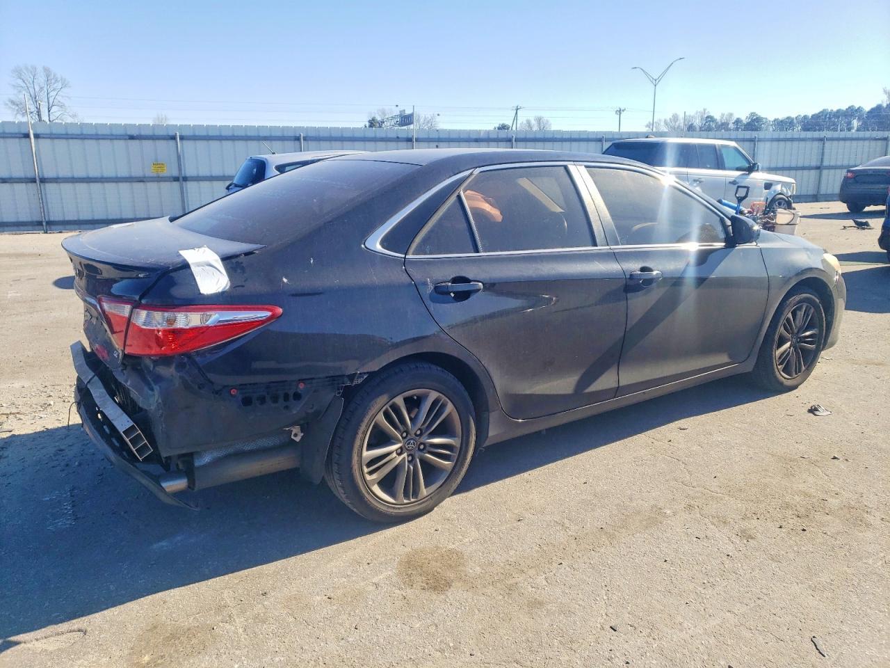 2016 Toyota Camry Le - Image 3