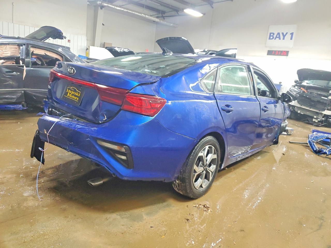 2021 Kia Forte Lxs - Фото 3