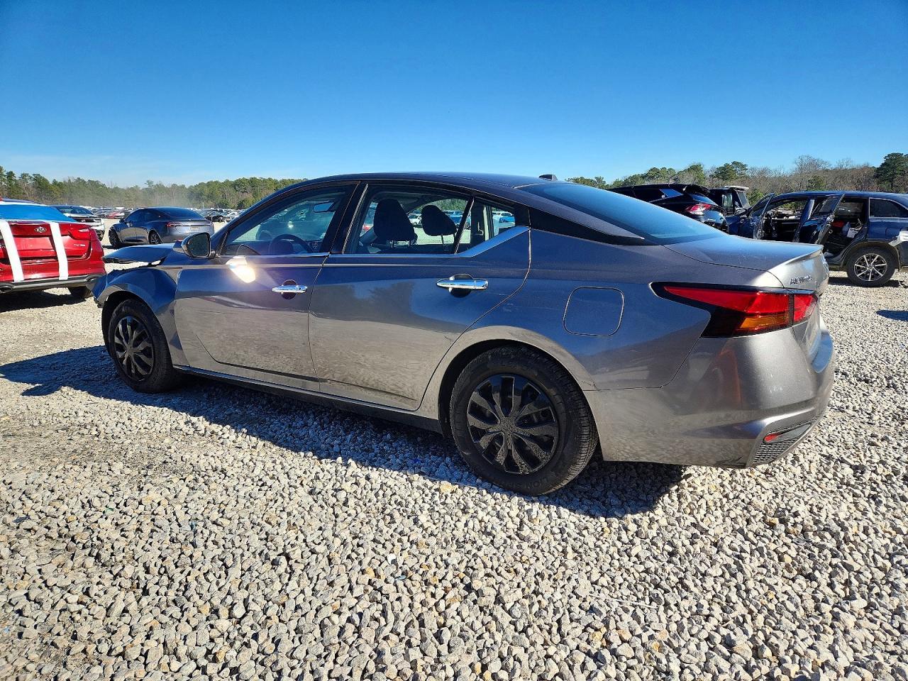 2020 Nissan Altima S - Фото 2