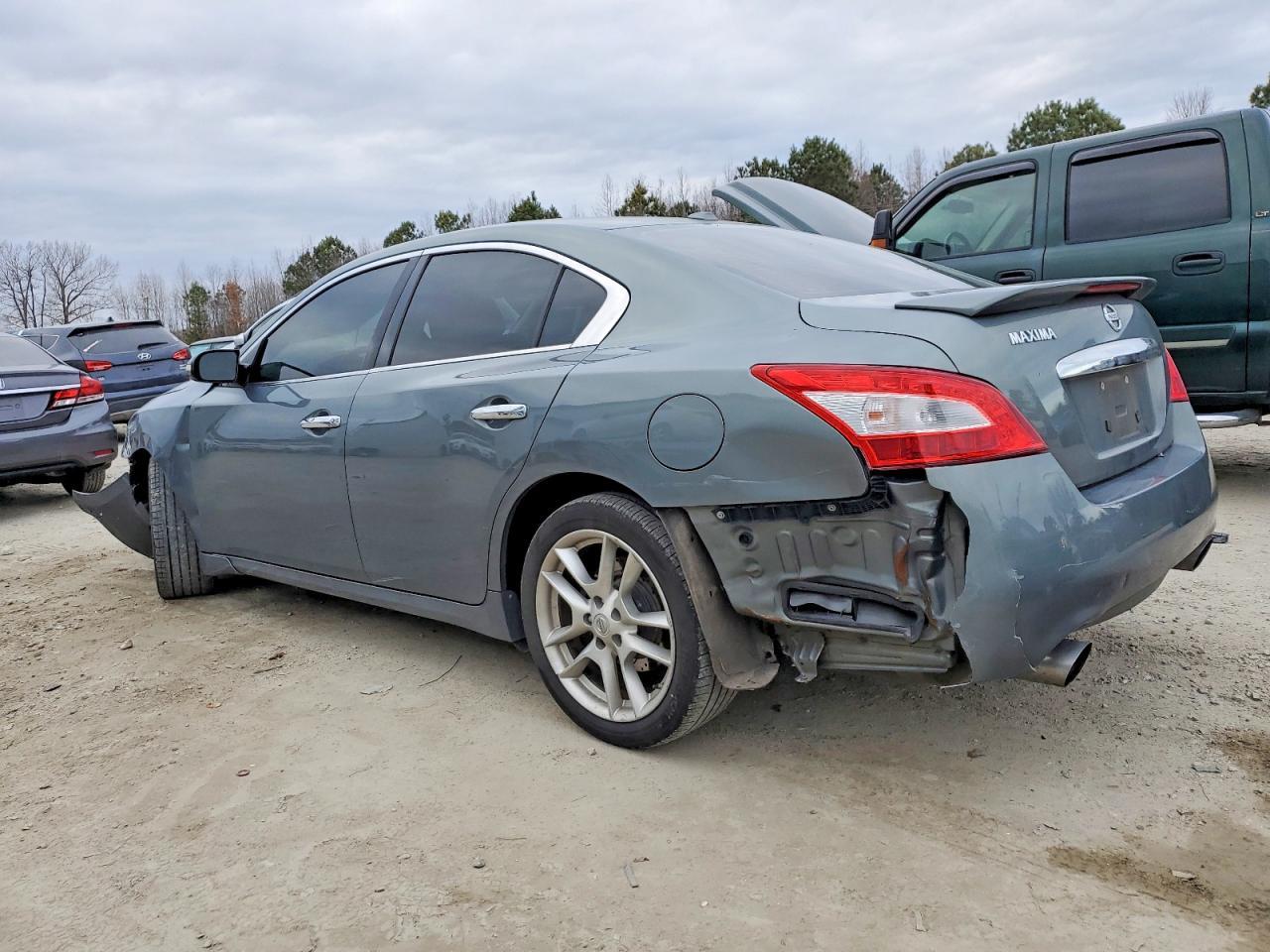 2010 Nissan Maxima S - Image 2