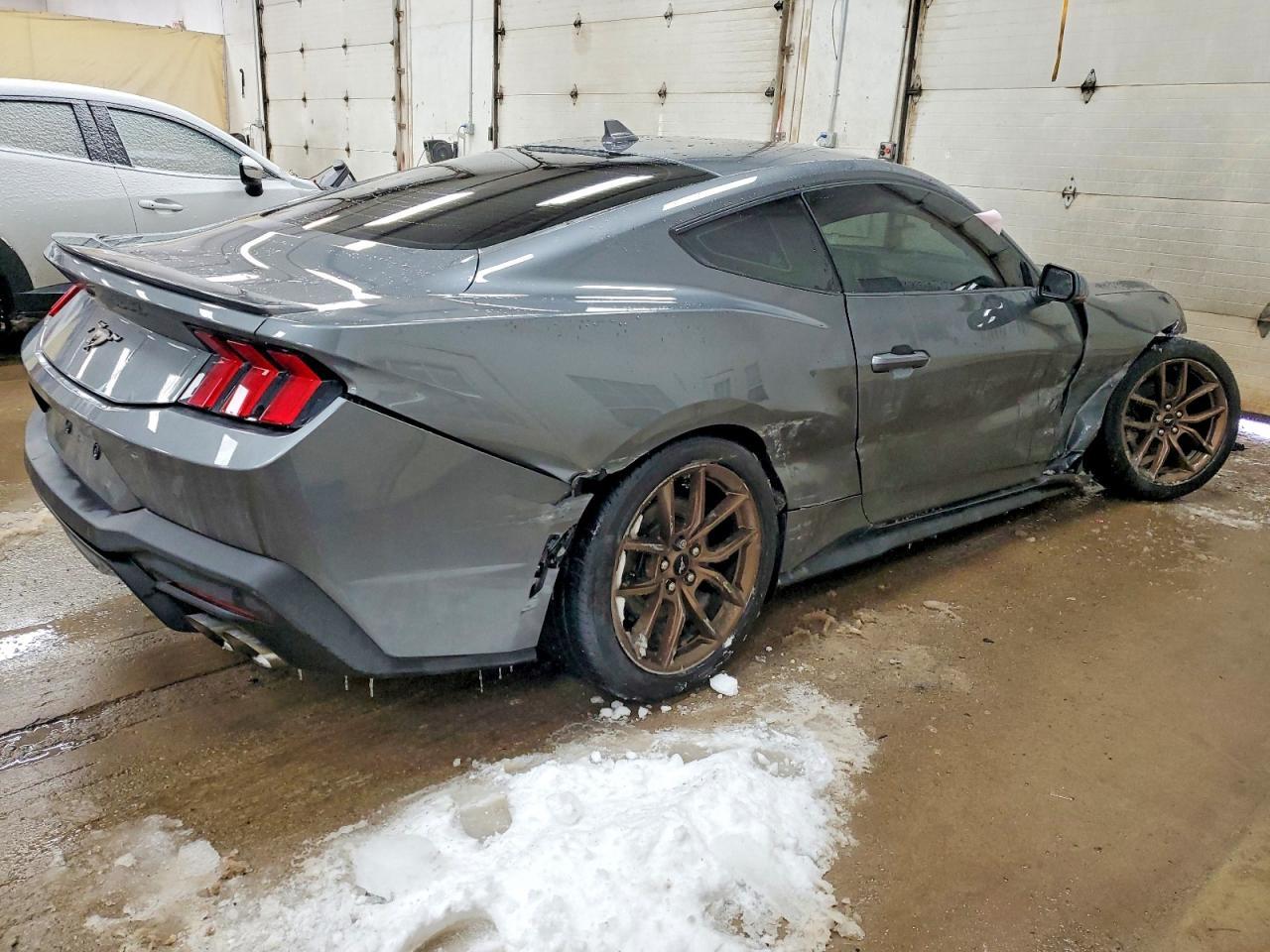 2025 Ford Mustang - Фото 3