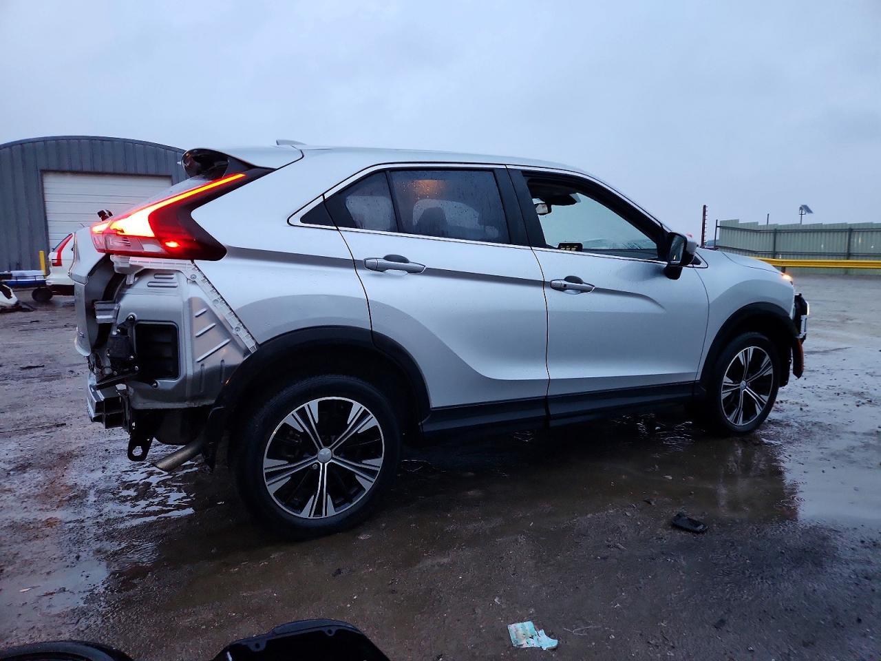 2022 Mitsubishi Eclipse Cross Se - Фото 3
