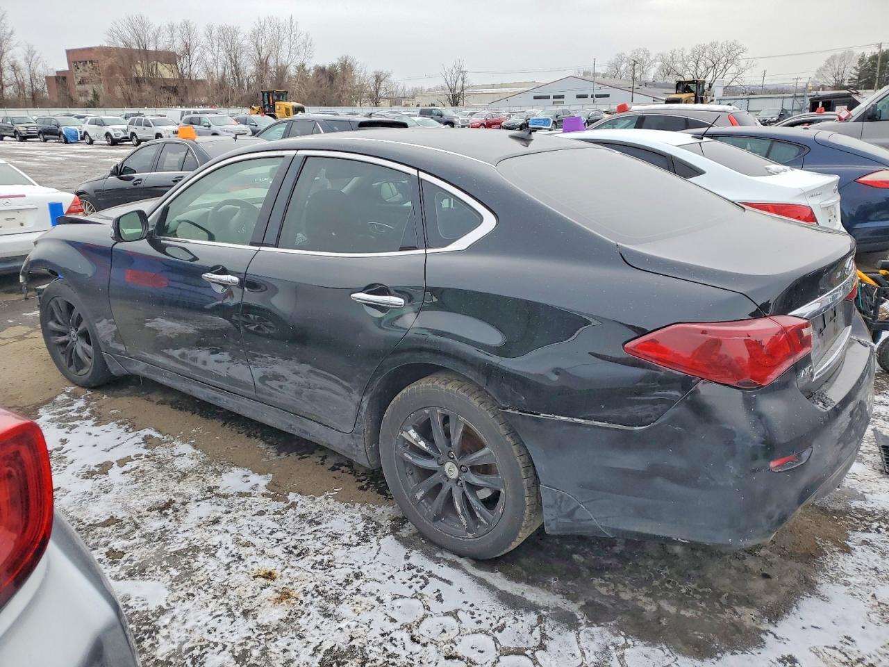 2016 Infiniti Q70 3.7 - Image 2