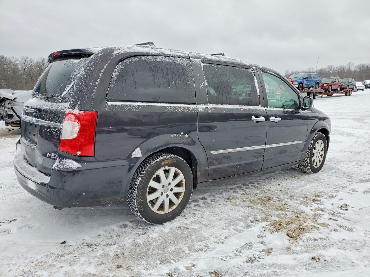 2014 Chrysler Town & Country Touring - Image 3