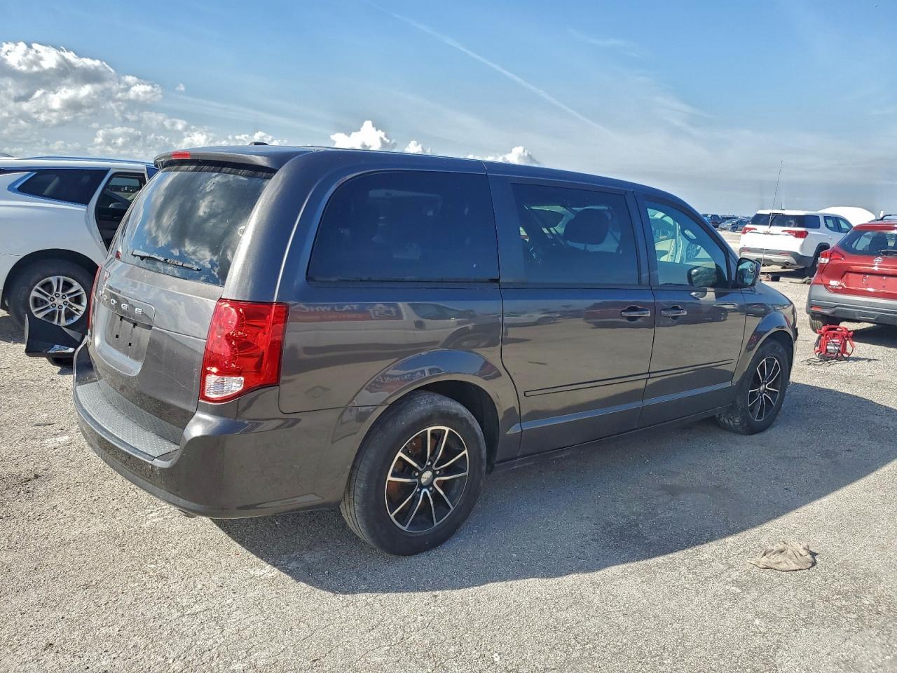 2015 Dodge Grand Caravan Sxt - Image 3