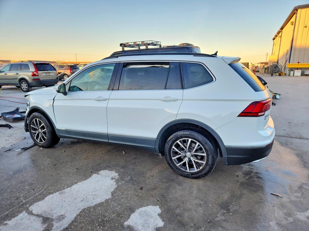 2020 Volkswagen Tiguan Se - Фото 2