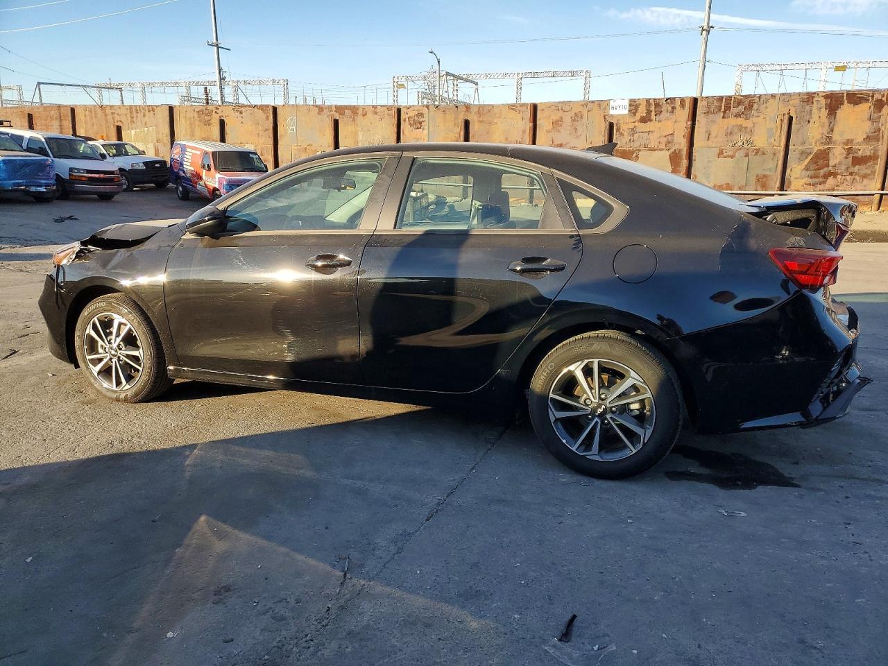 2024 Kia Forte Lx - Фото 2