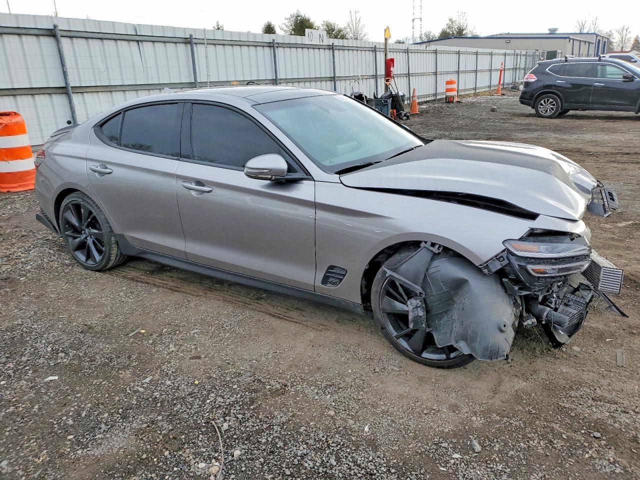 2022 Genesis G70 Base - Фото 4