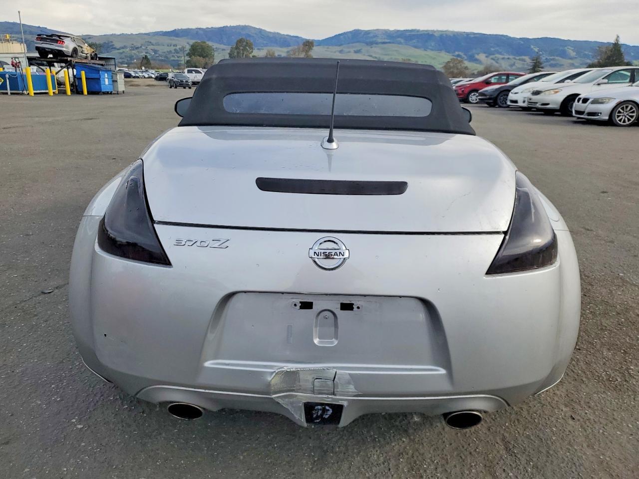 2010 Nissan 370Z - Image 6