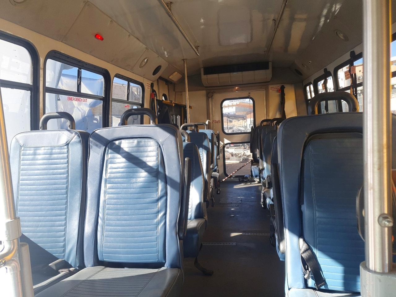 2007 Ford E450 Shuttle Bus - Image 6