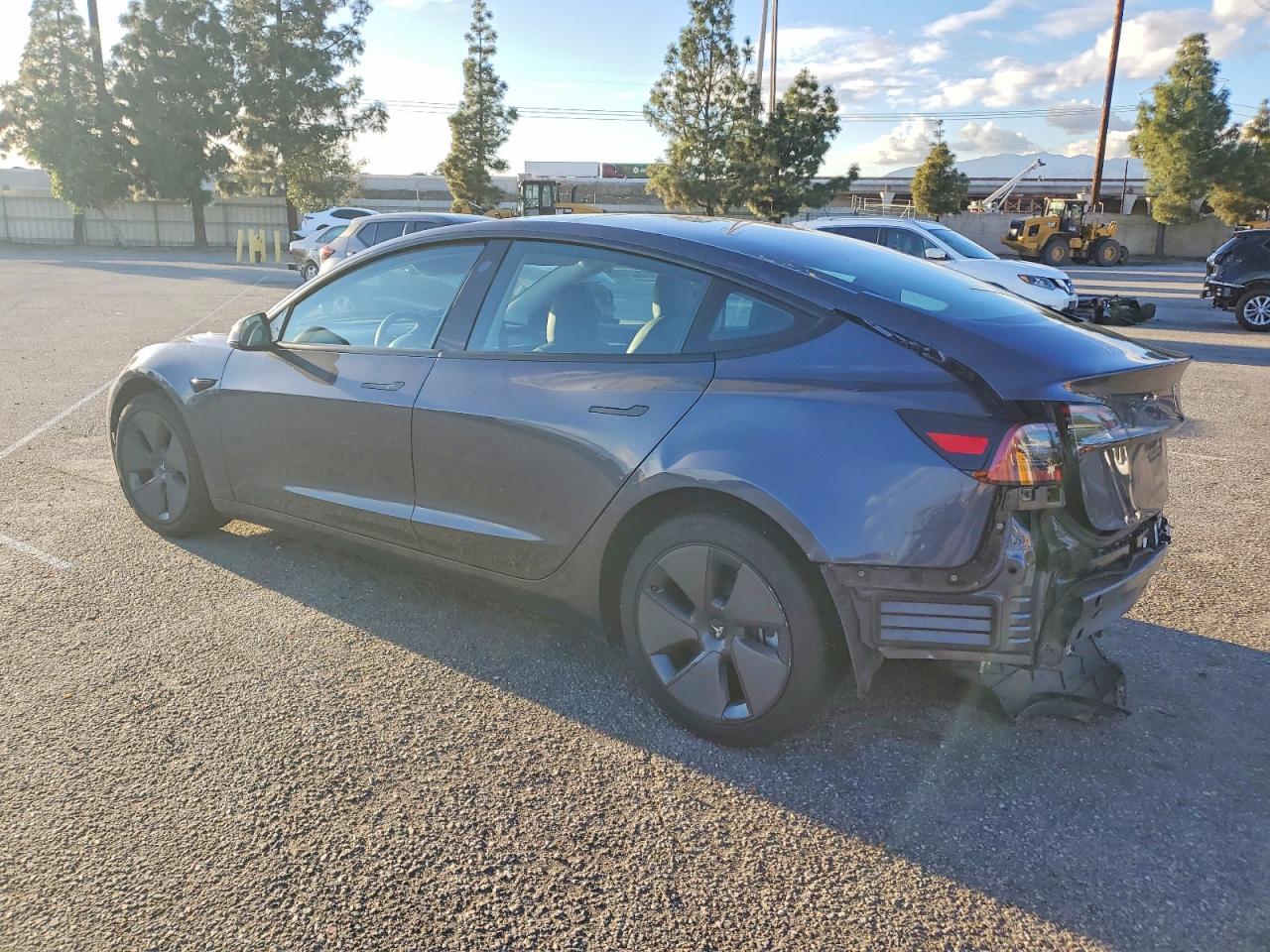 2023 Tesla Model 3 - Фото 2