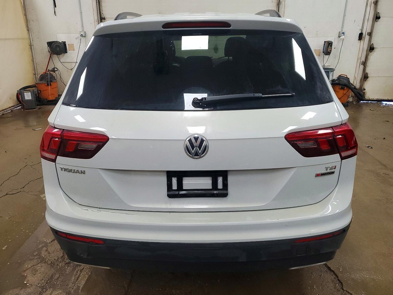 2018 Volkswagen Tiguan S - Фото 6