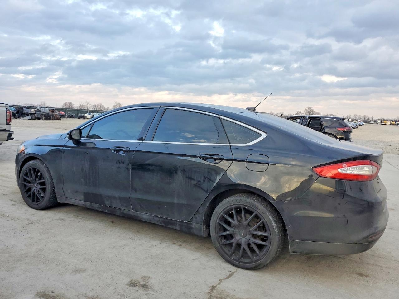 2015 Ford Fusion Se - Фото 2