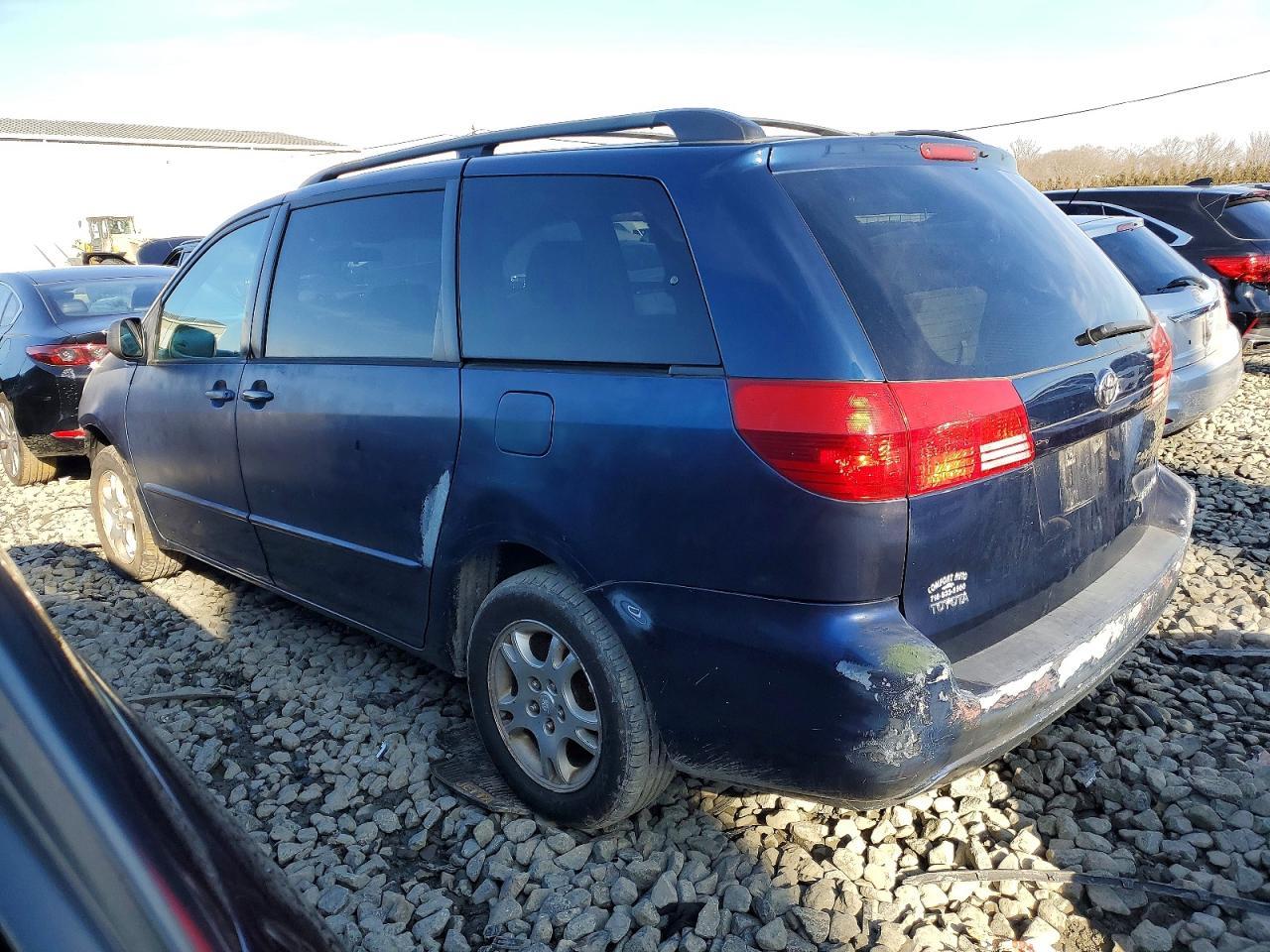 2004 Toyota Sienna Ce - Image 2