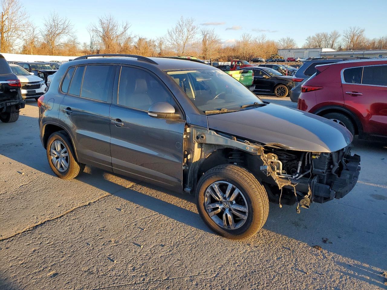 2016 Volkswagen Tiguan S - Фото 4