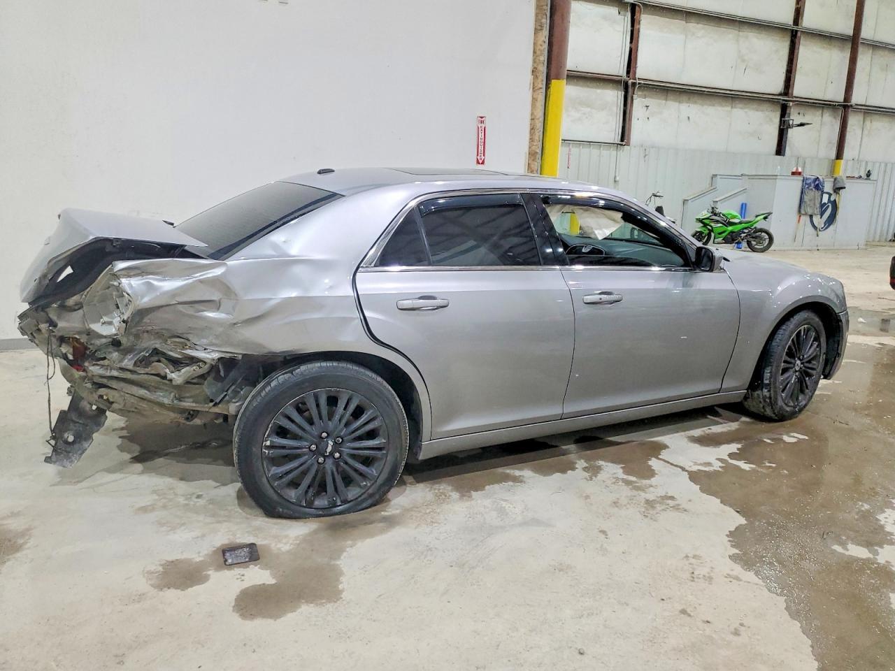 2014 Chrysler 300 - Фото 3