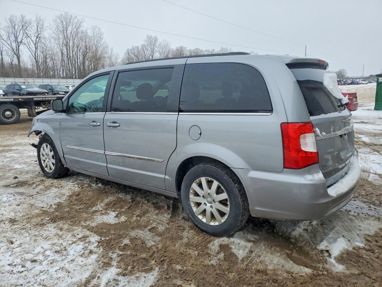 2014 Chrysler Town & Country Touring - Image 2