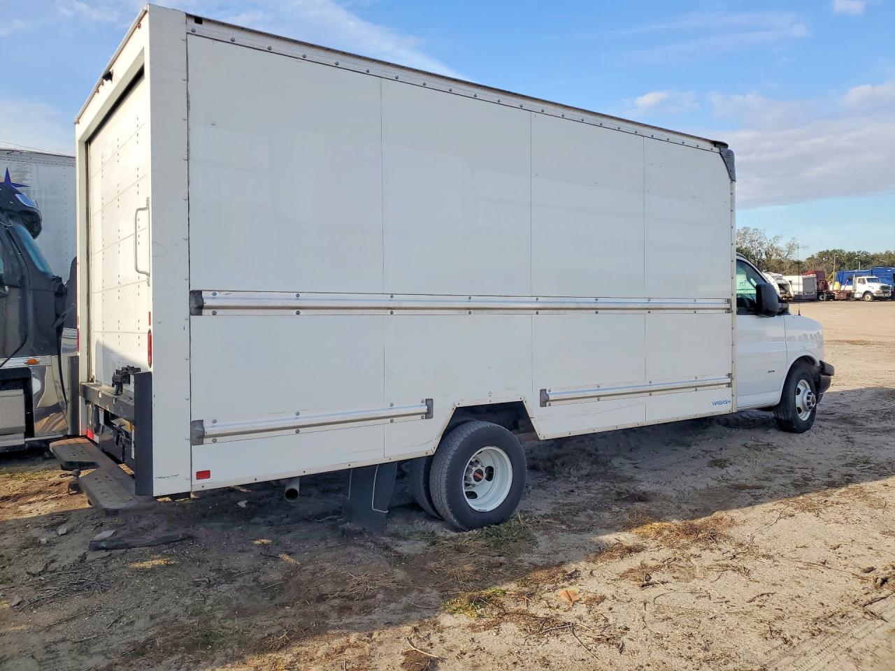 2022 GMC Savana G3500 - Box Truck ** Runs & Drives * Prior Fleet ** - Фото 3
