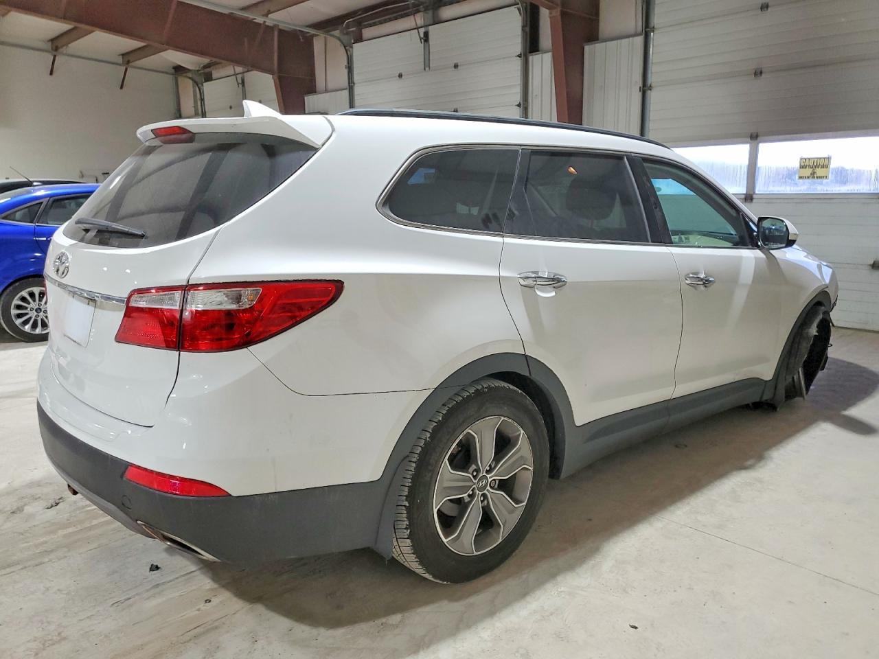 2014 Hyundai Santa Fe Gls - Image 3