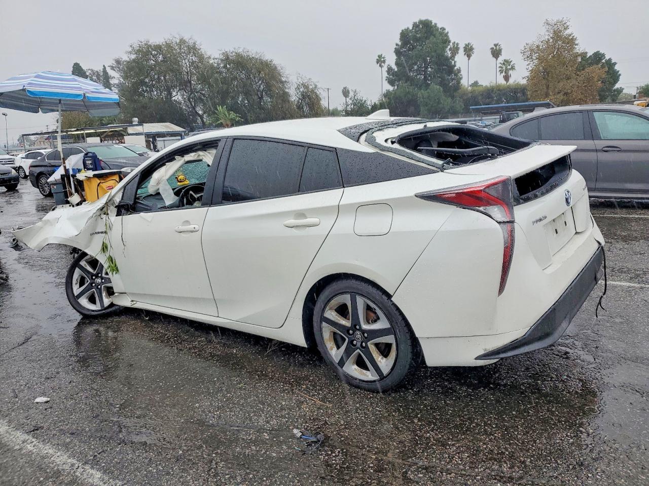 2016 Toyota Prius - Image 2