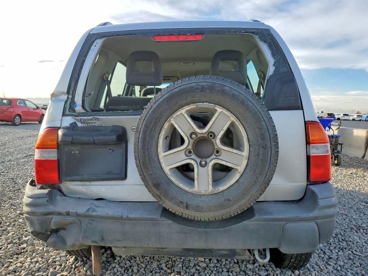 2004 Chevrolet Tracker - Image 6
