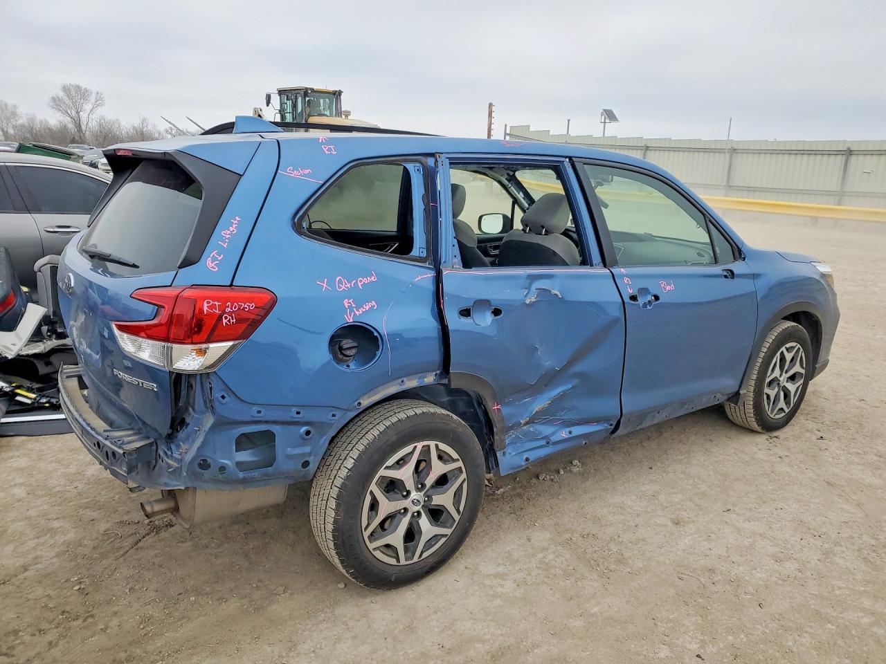 2021 Subaru Forester Premium - Фото 3