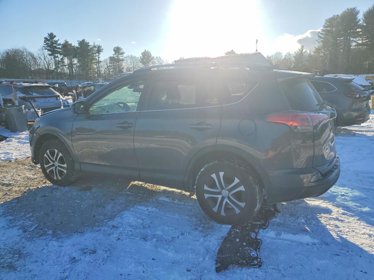 2018 Toyota Rav4 Le - Фото 2