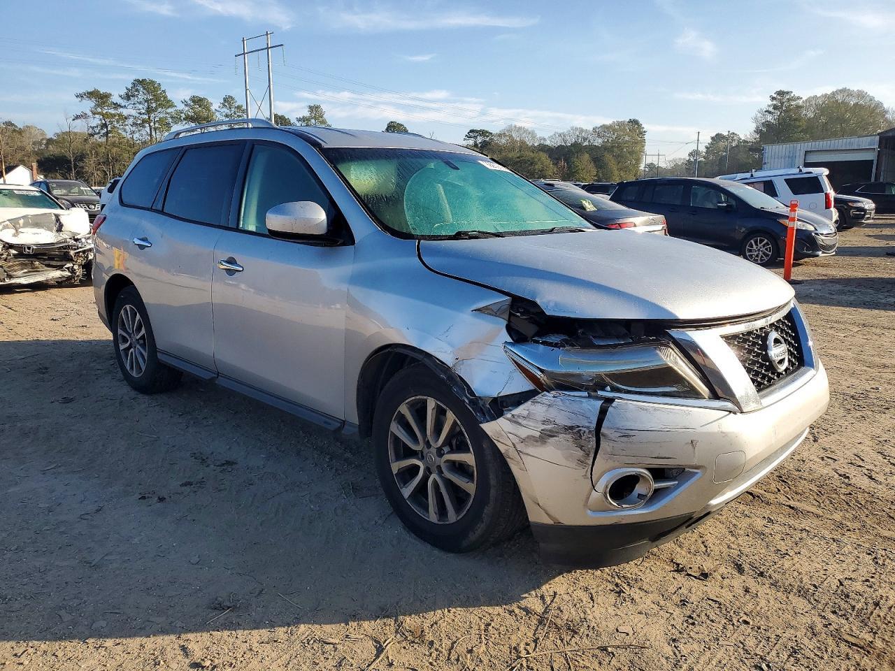 2015 Nissan Pathfinder S - Image 4