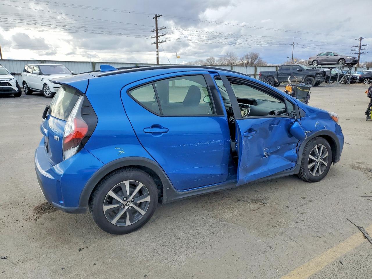 2019 Toyota Prius C - Image 3