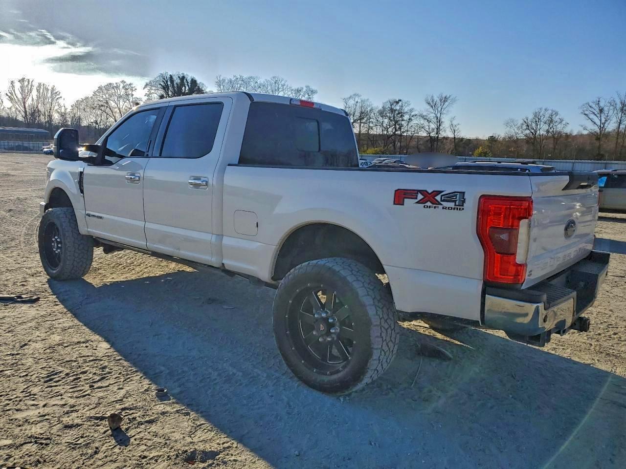 2017 Ford F250 Super Duty - Фото 2