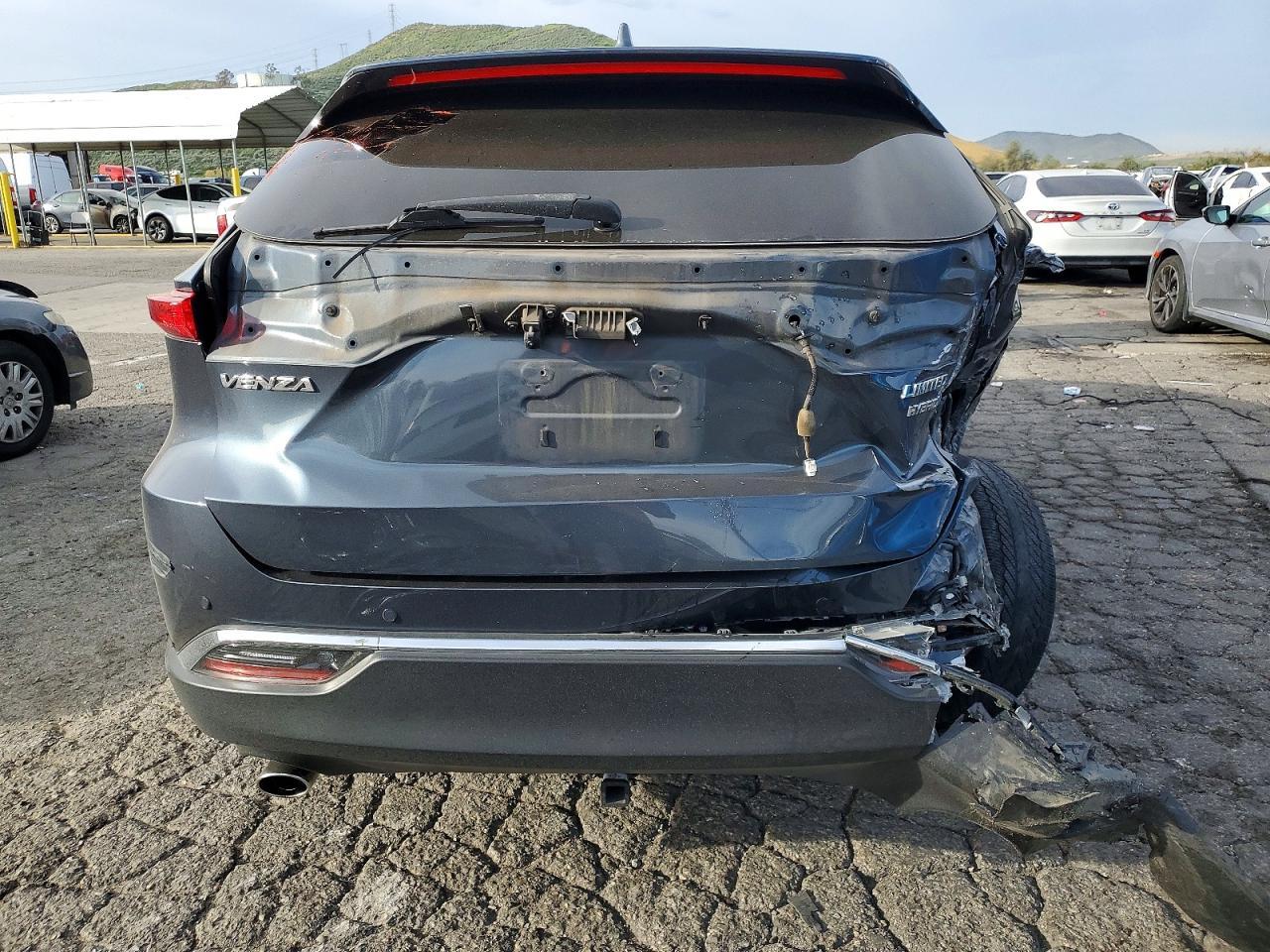 2021 Toyota Venza Le - Image 6