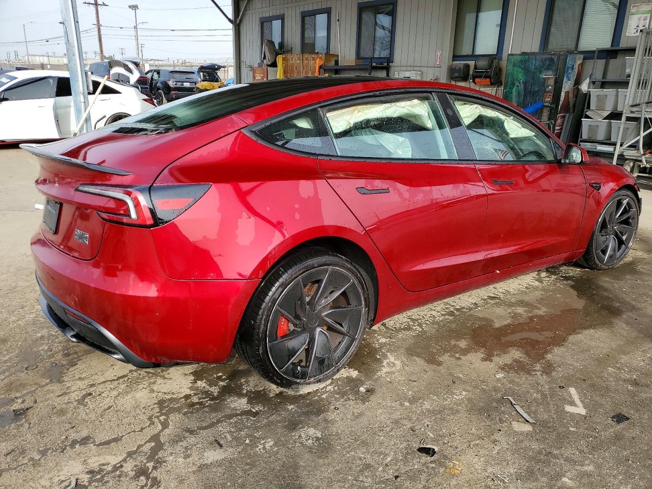 2025 Tesla Model 3 - Фото 3