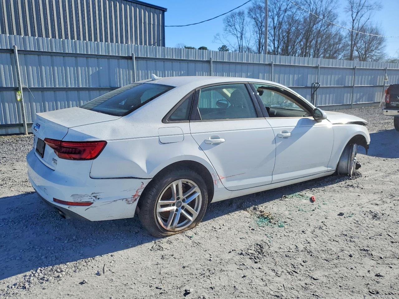 2017 Audi A4 Ultra Premium - Фото 3