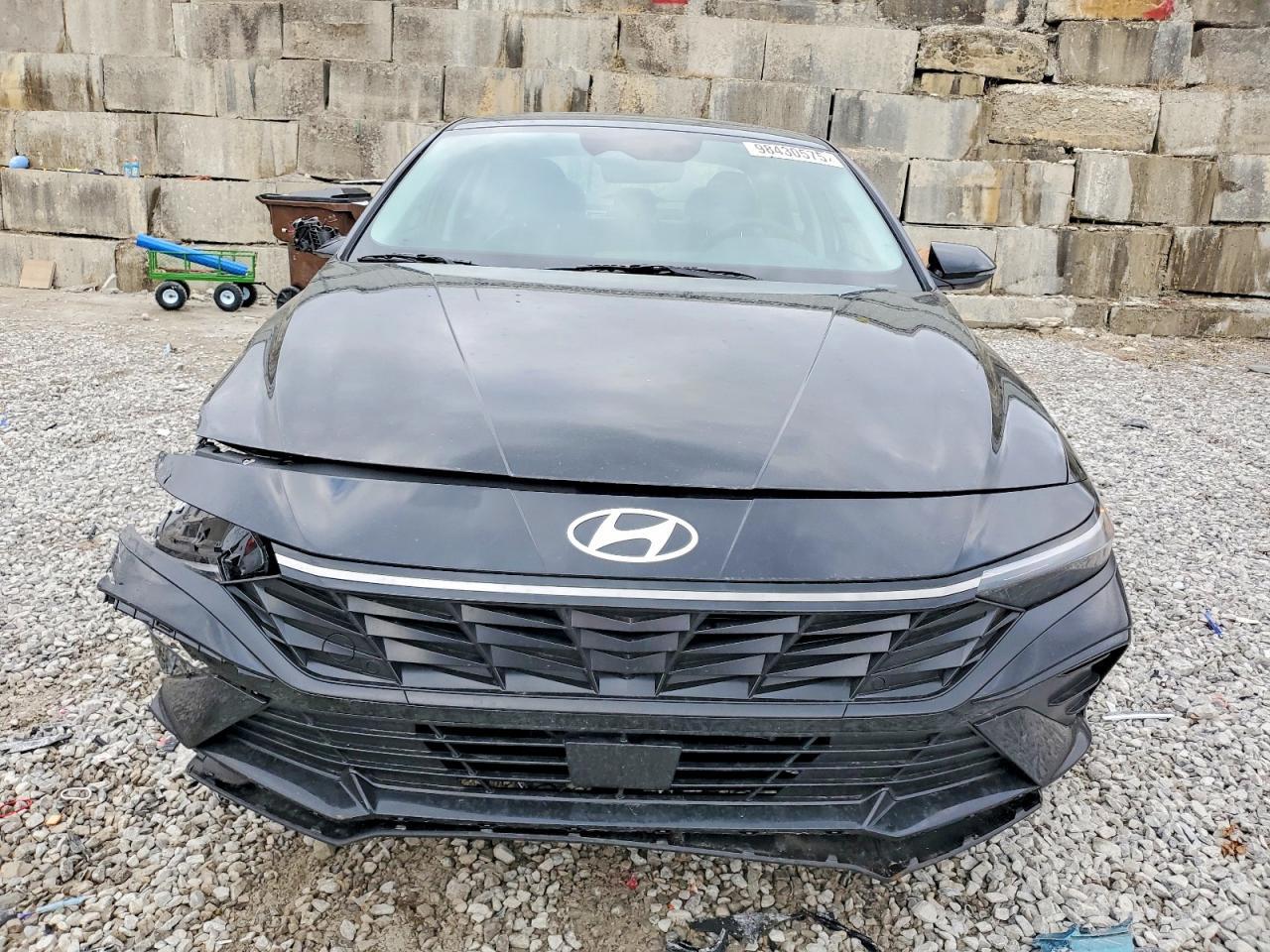 2025 Hyundai Elantra Limited - Image 5