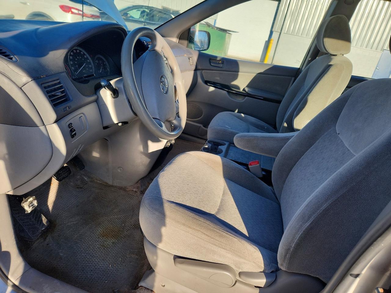 2005 Toyota Sienna Ce 7 Passenger - Image 7