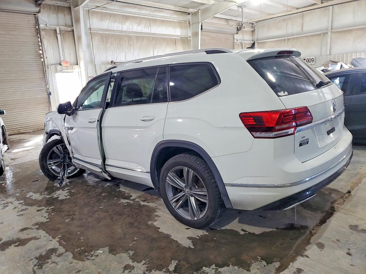 2018 Volkswagen Atlas Se - Image 2