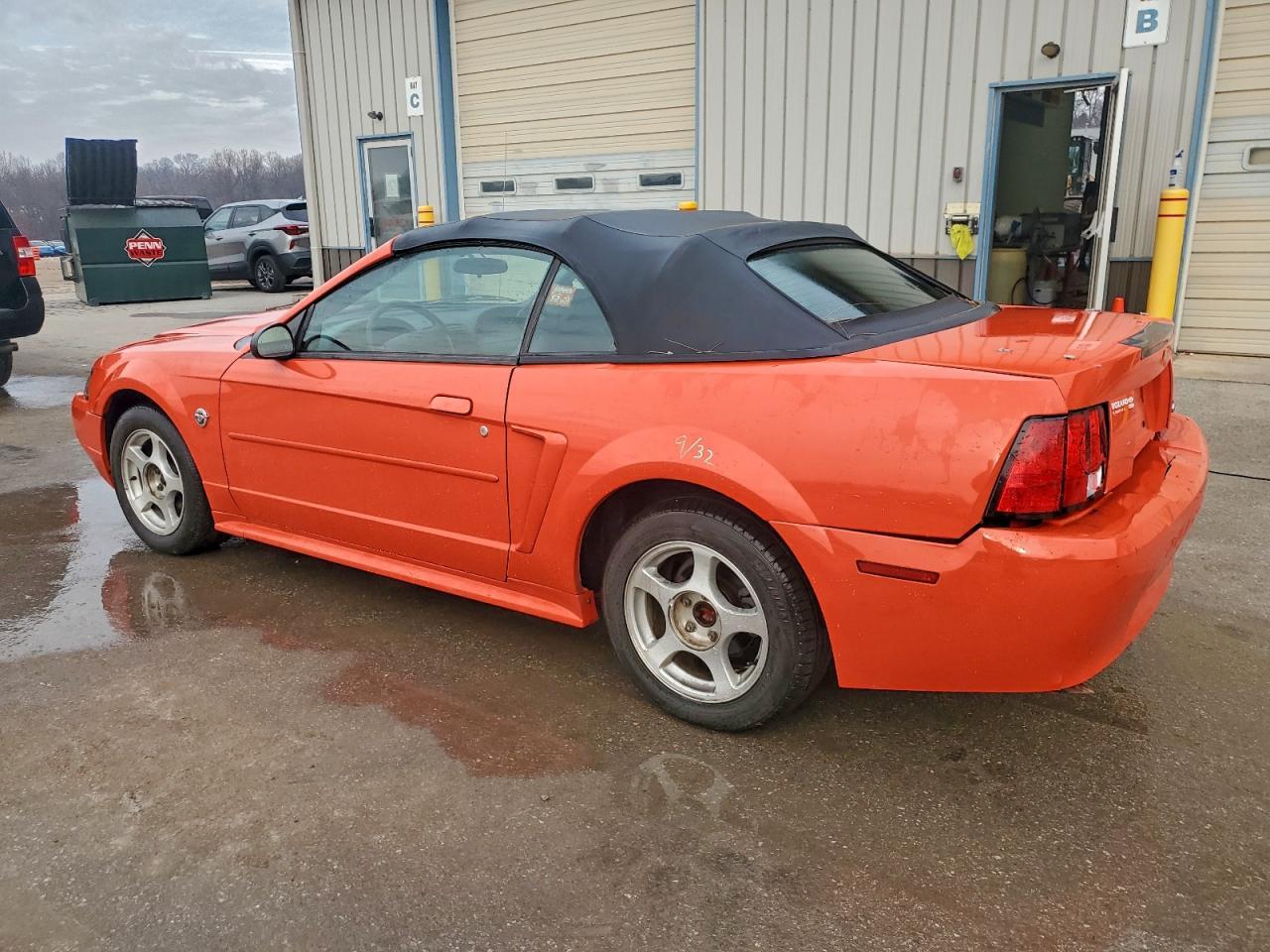 2004 Ford Mustang - Фото 2