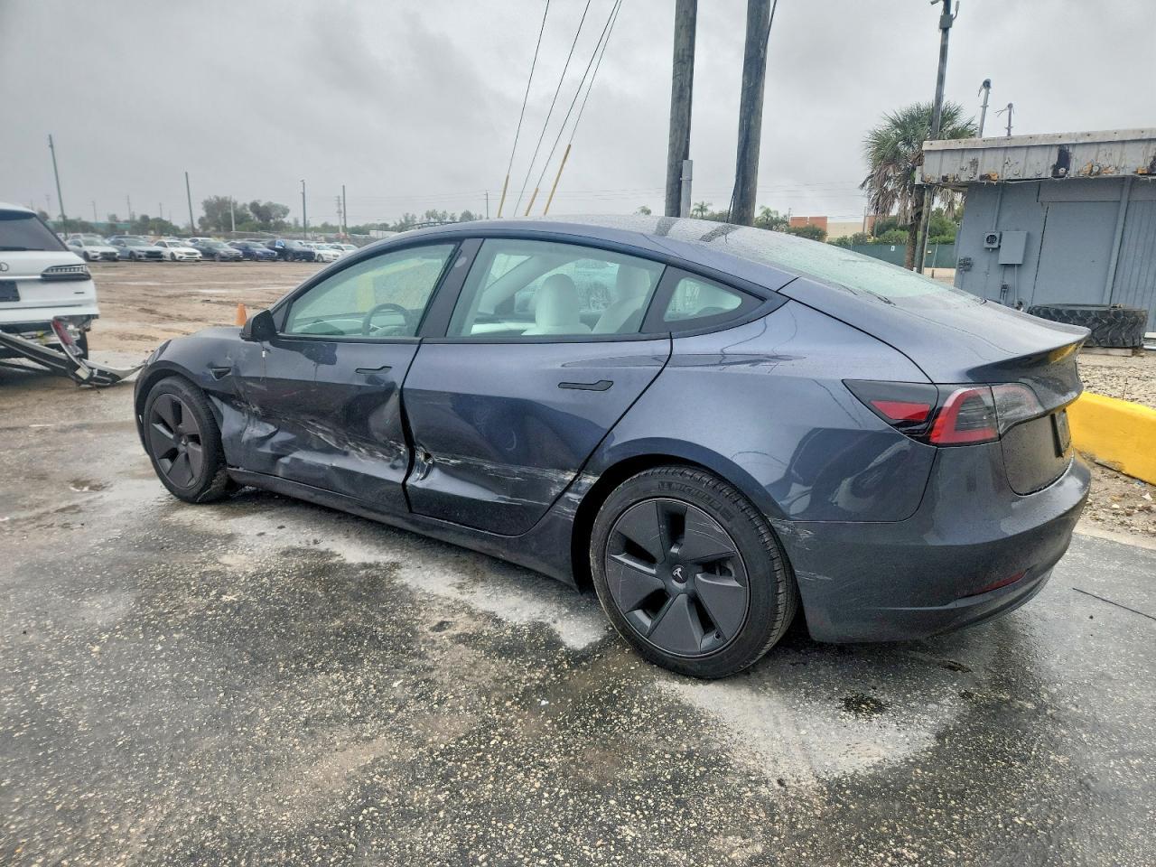 2023 Tesla Model 3 - Фото 2