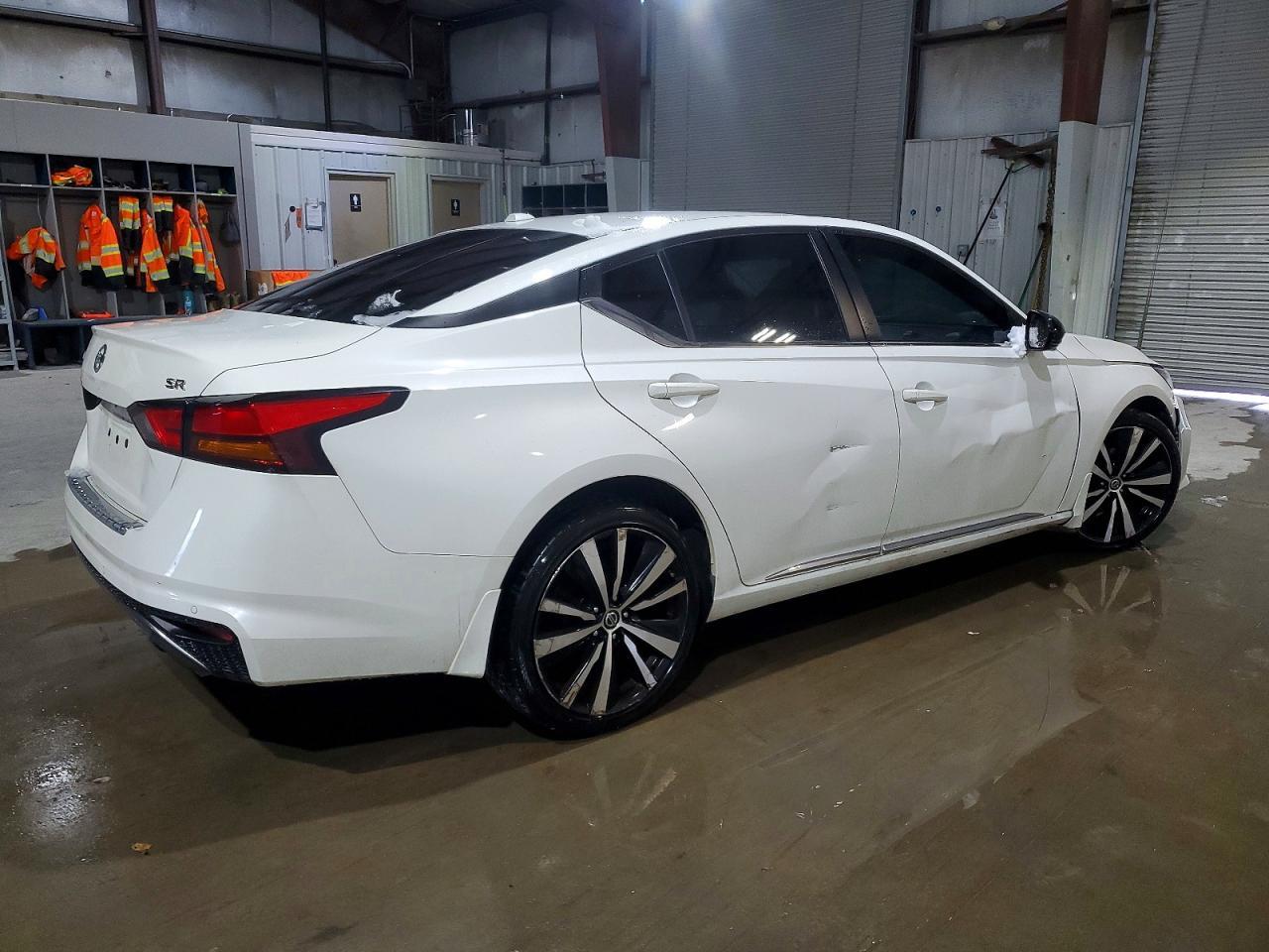 2021 Nissan Altima Sr - Фото 3