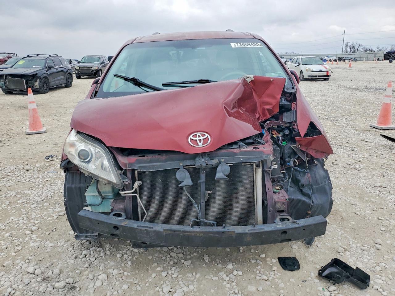 2013 Toyota Sienna Le - Image 5