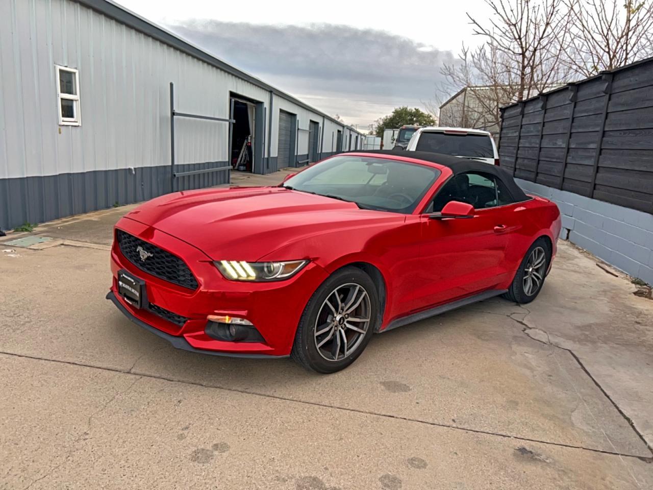 2017 Ford Mustang - Фото 2