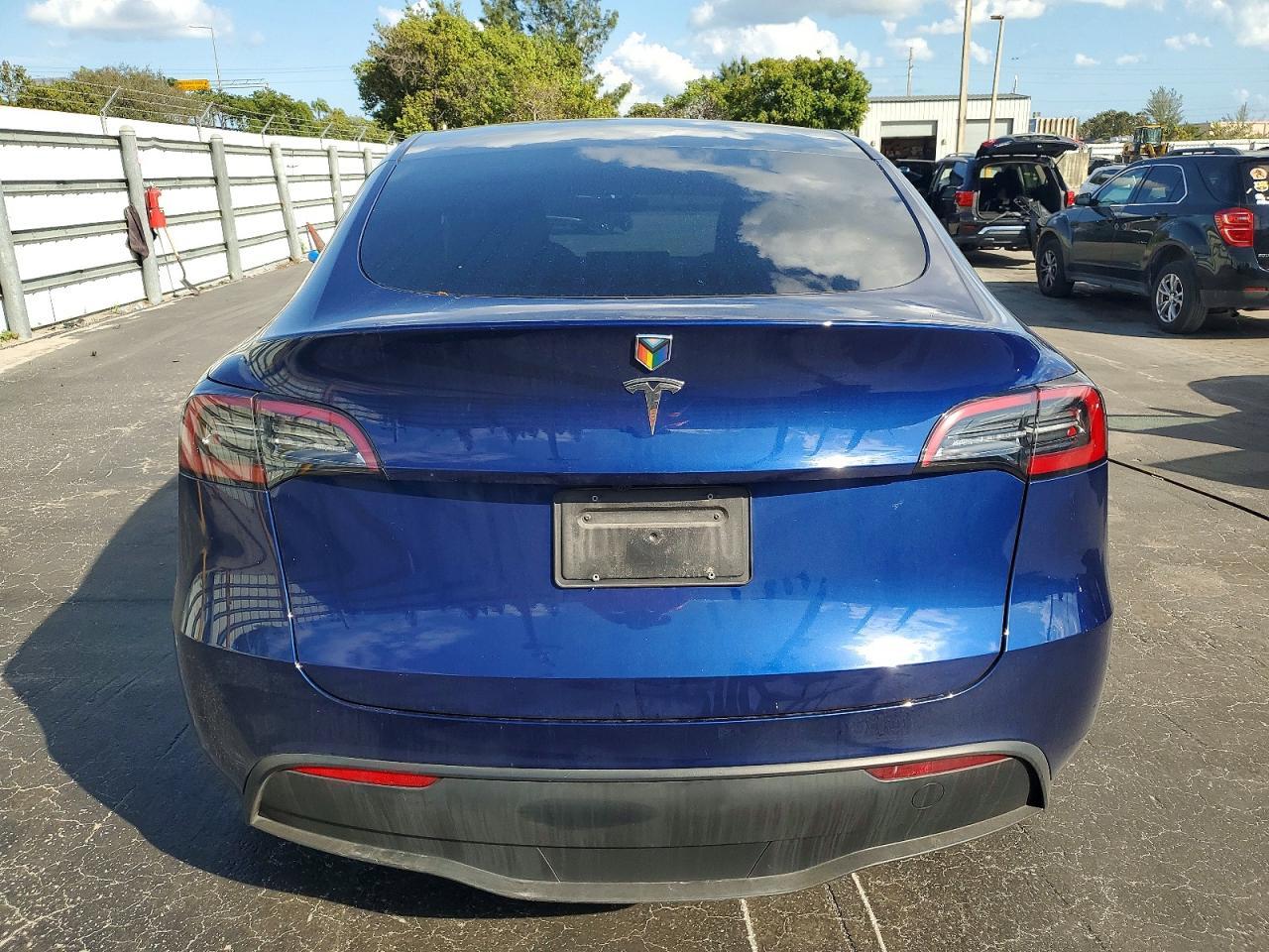 2024 Tesla Model Y - Фото 6
